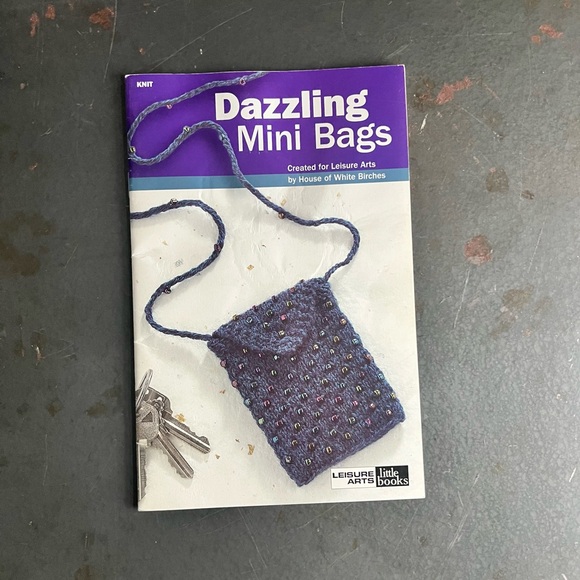 Set of 4 Knitting Books-beginner, mini bags, dog coats - Picture 13 of 14